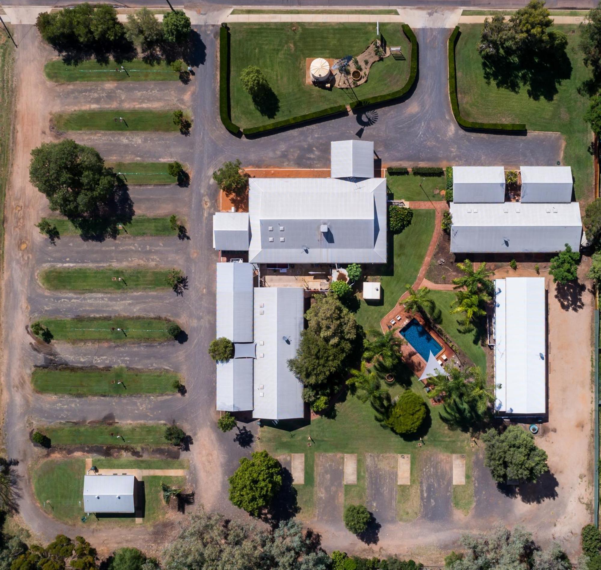 Tambo Mill Motel & Caravan Park Buitenkant foto