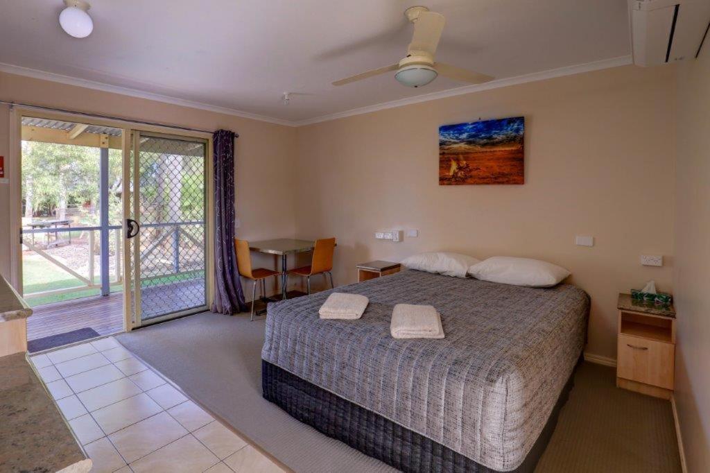 Tambo Mill Motel & Caravan Park Buitenkant foto
