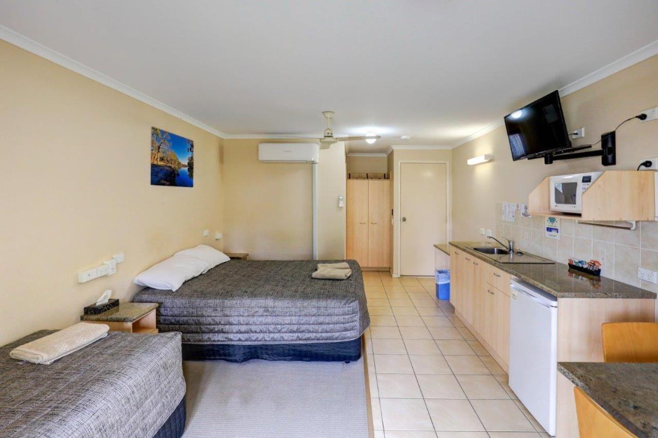 Tambo Mill Motel & Caravan Park Buitenkant foto