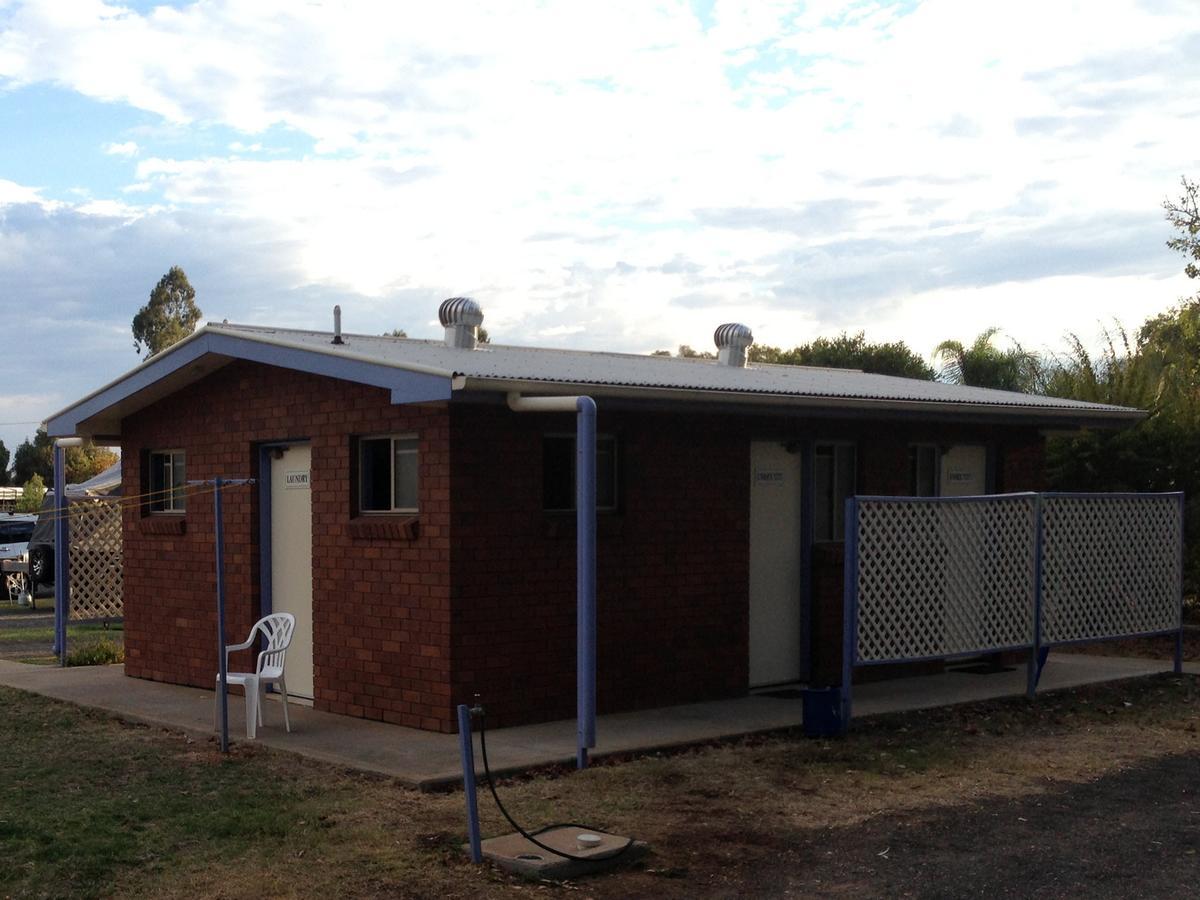Tambo Mill Motel & Caravan Park Buitenkant foto