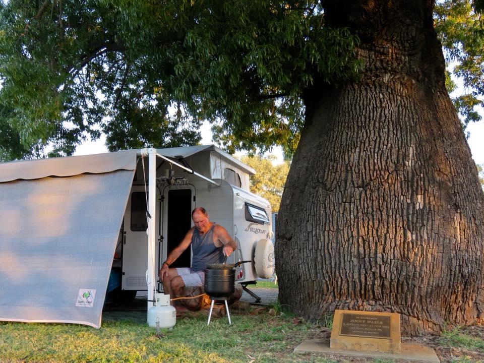 Tambo Mill Motel & Caravan Park Buitenkant foto
