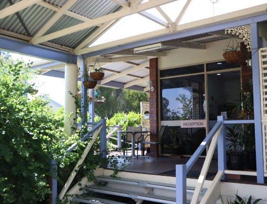 Tambo Mill Motel & Caravan Park Buitenkant foto